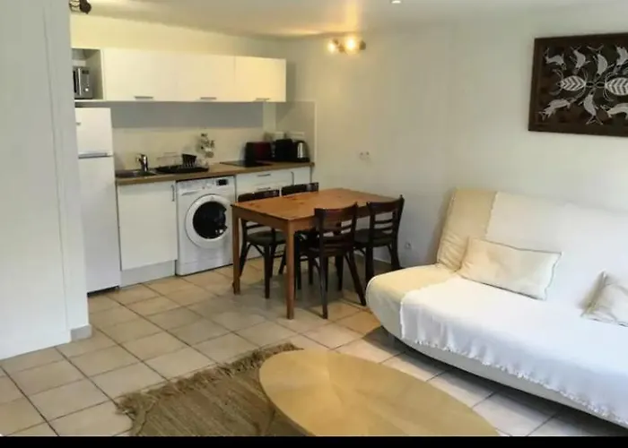 Appartement lumineux avec balcon au coeur de Paris